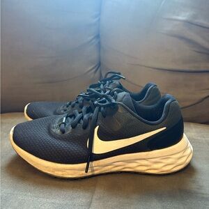 Nike Women Revolution Six  Black and White Athletic Running Shoes Size 6.5